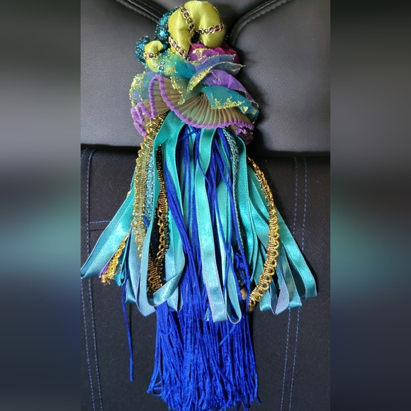 Katherine's Collection Jester bottle topper decoration - Picture 4 of 6